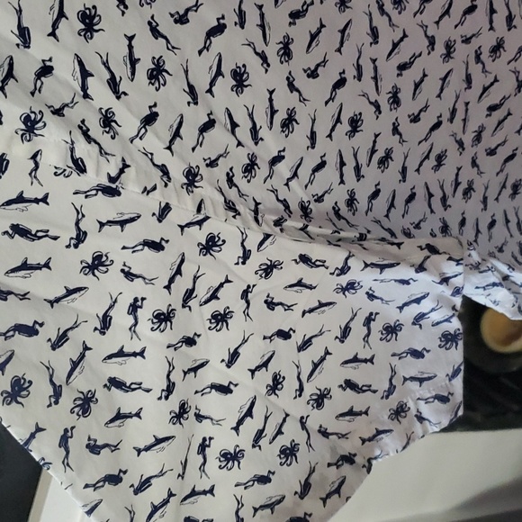 Old Navy short sleeve shirt - Picture 2 of 8